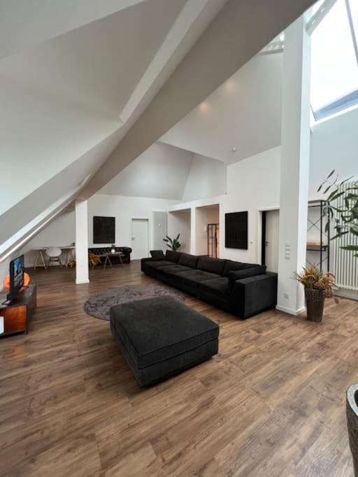 Urban Charm Design Loft Apartment